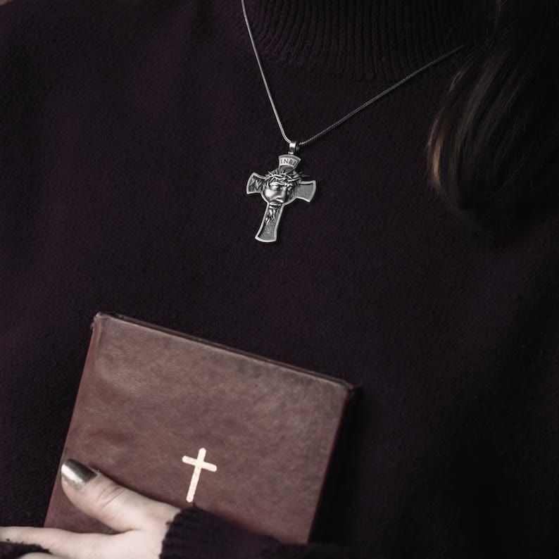 Colar Jesus Vintage Dourado