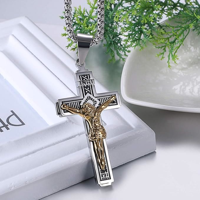 Colar Crucifixo em Aço Titânio Vintage Dourado