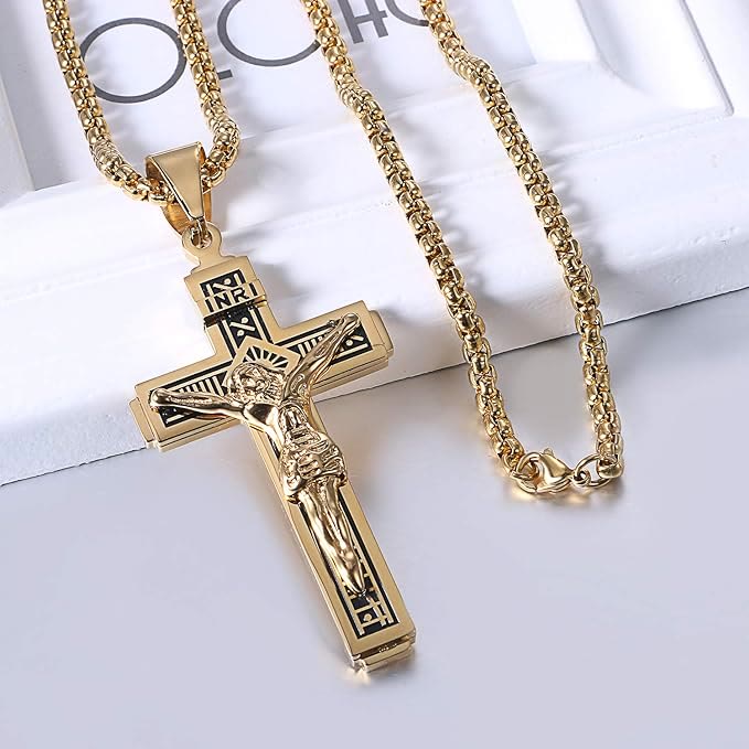 Colar Crucifixo em Aço Titânio Vintage Dourado