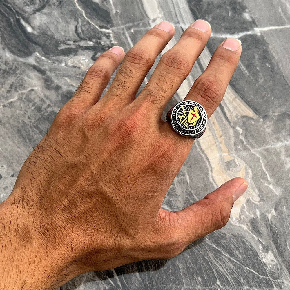 Anel com Escudo em Aço Titânio Vintage