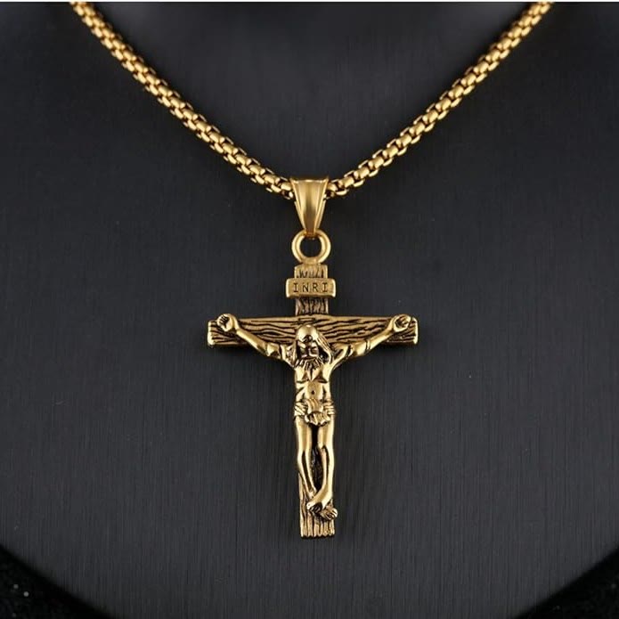 Colar Crucifixo com Berloque Vintage