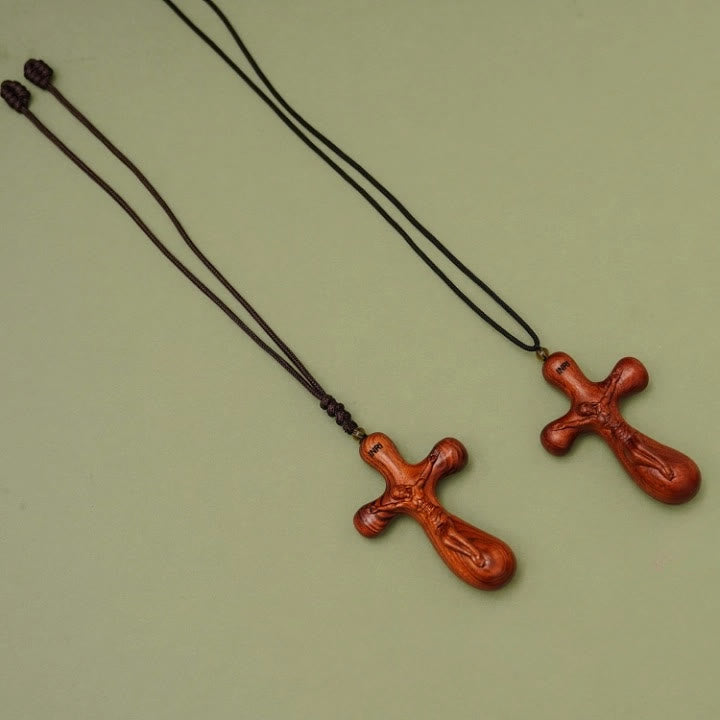Colar Crucifixo INRI de Madeira Vintage