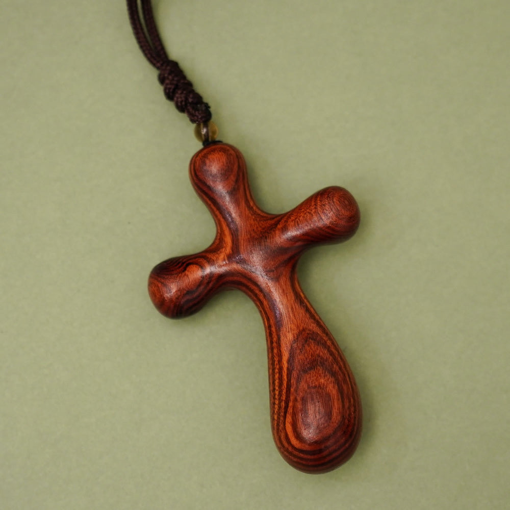 Colar Crucifixo INRI de Madeira Vintage