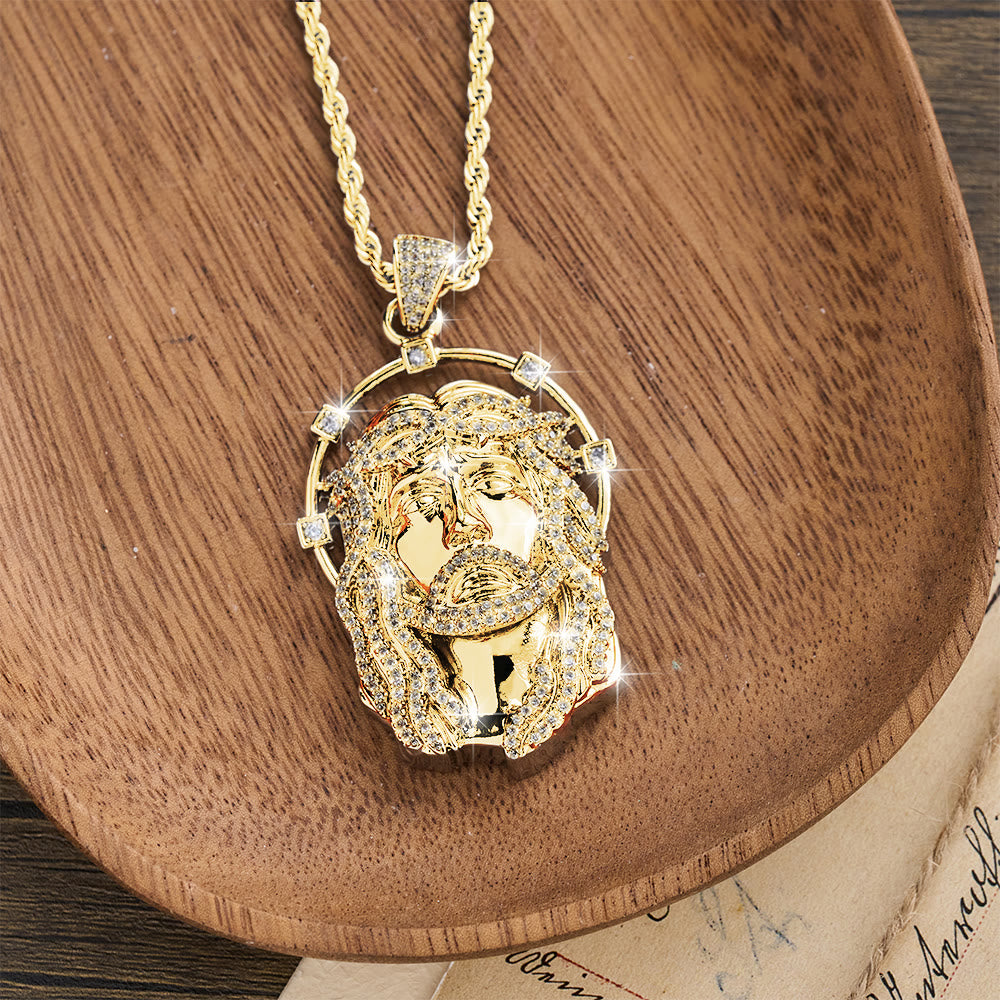 Colar Santa Face de Jesus em detalhes de strass
