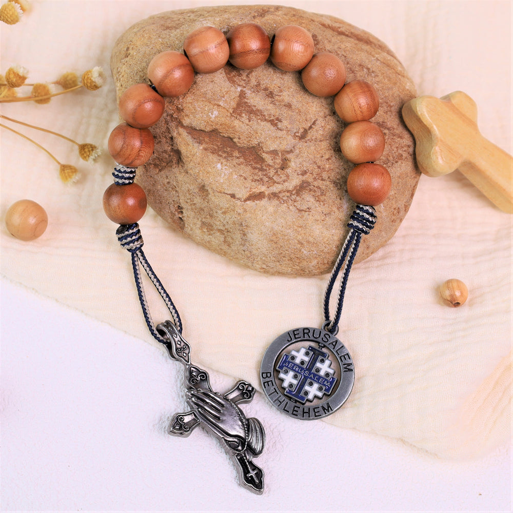 Colar Mãos em oração