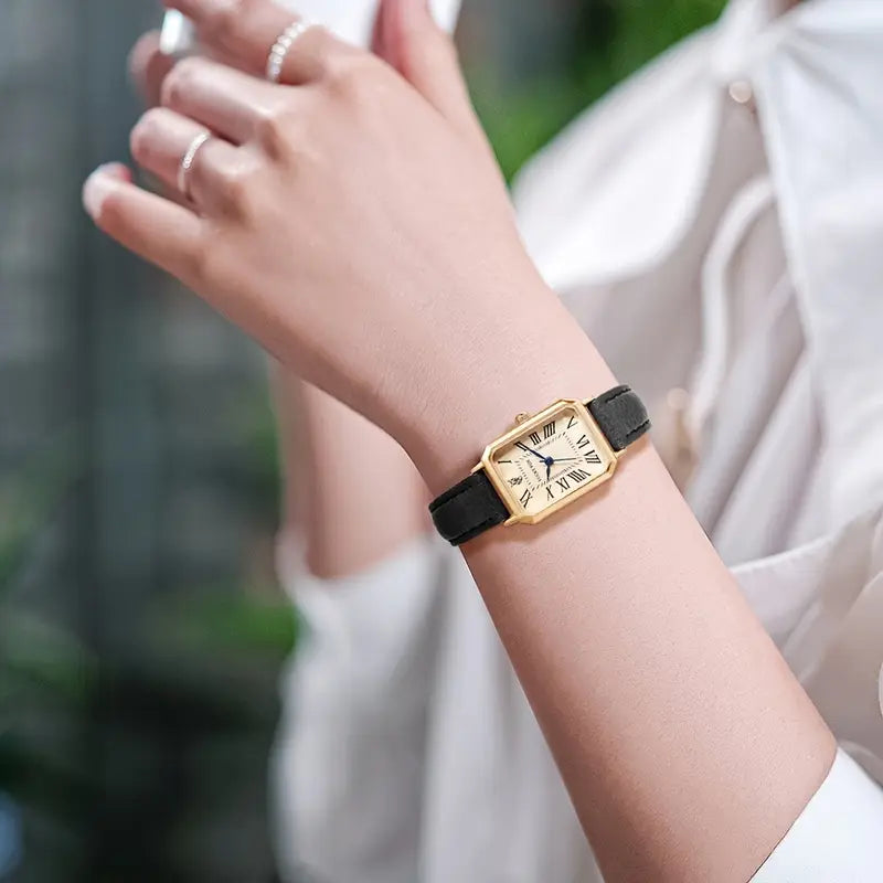 Relógio Júlia Retangular Numerais Romanos | Dourado