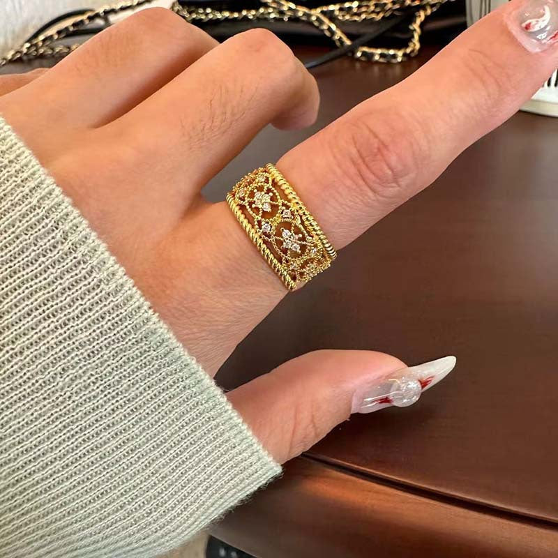 Anel Gabriela Vazado Floral | Dourado