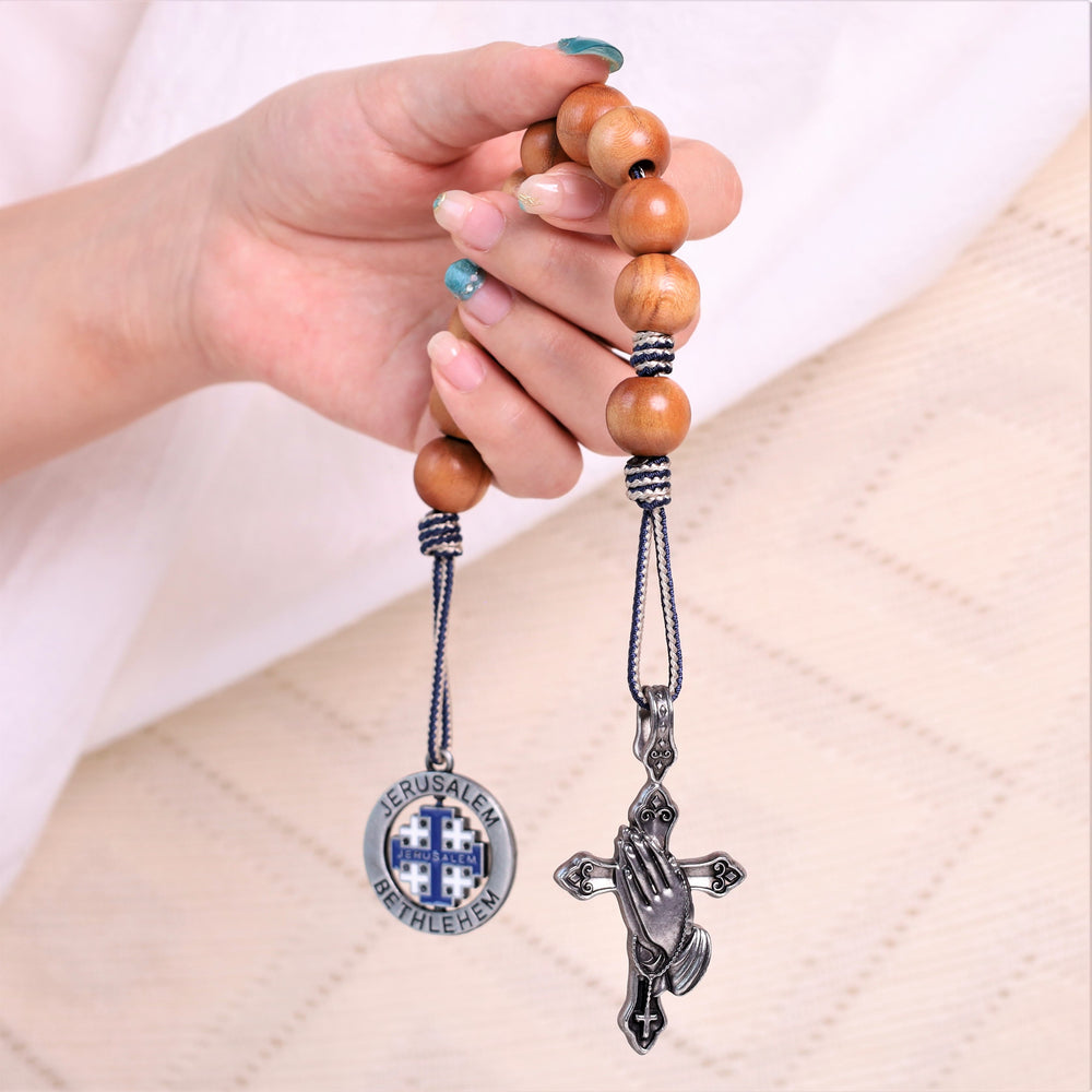 Colar Mãos em oração